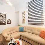 Apartment 19