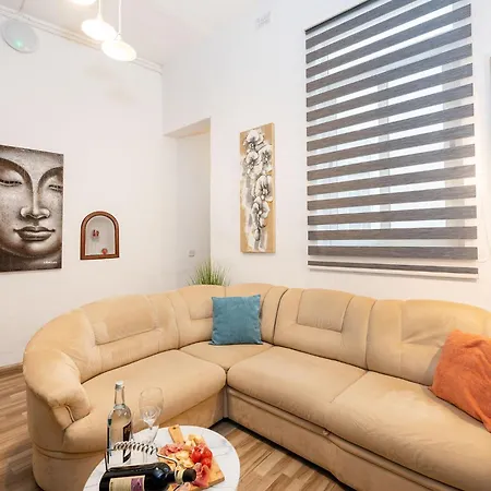 Apartment 19